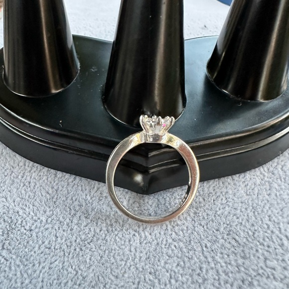 New 925 Italy Sterling Silver Elegant Women's Ring with Clear Stones Size 7 - Picture 9 of 11